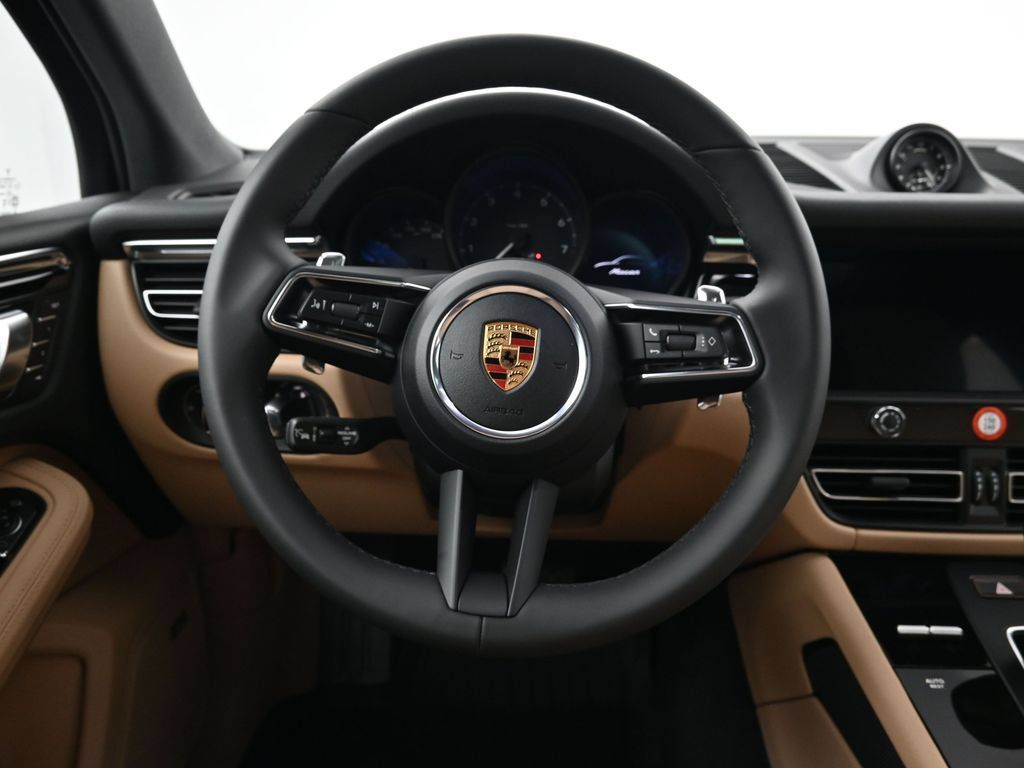 Certified 2026 Porsche Macan AWD/4WD image 13