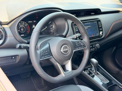 Used 2023 Nissan Kicks SR w/ SR Premium Package FWD image 20