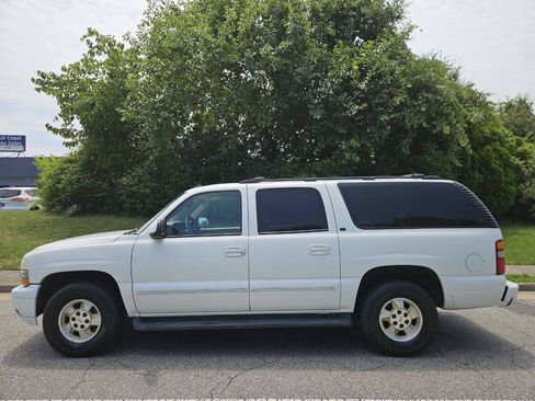 Used 2003 Chevrolet Suburban LT w/ LT Preferred Equipment Group RWD image 2