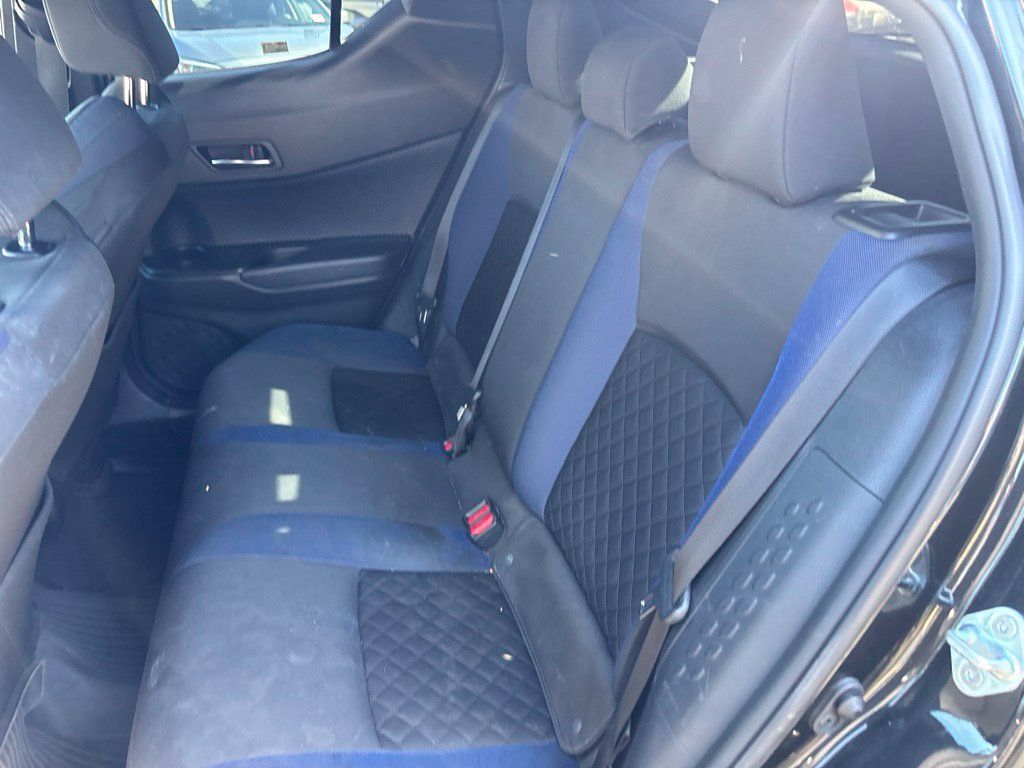 Used 2022 Toyota C-HR XLE FWD image 12