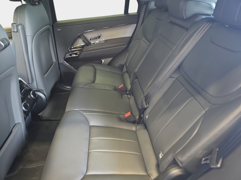 New 2026 Land Rover Range Rover Sport SE AWD/4WD image 11