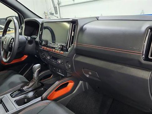 Certified 2025 Nissan Frontier PRO-4X image 28