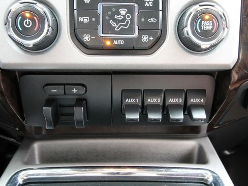 Used 2016 Ford F250 Platinum w/ FX4 Off-Road Package image 34