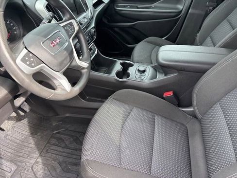 Used 2024 GMC Terrain SLE w/ Driver Convenience Package FWD image 11