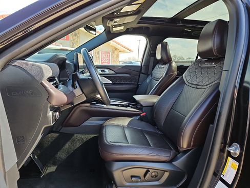 Used 2025 Ford Explorer Platinum w/ LUX Leather Package image 11