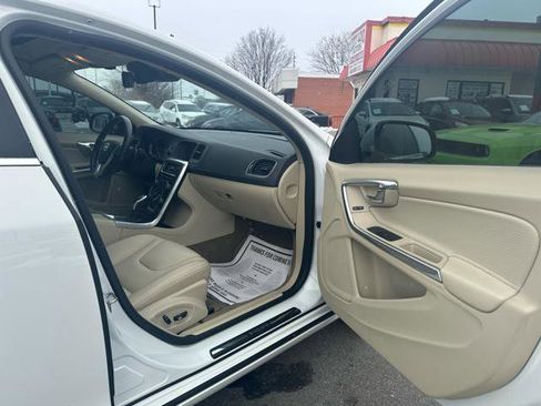 Used 2014 Volvo S60 T5 image 19