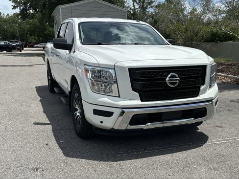Used 2021 Nissan Titan SV w/ SV Convenience Package RWD image 11