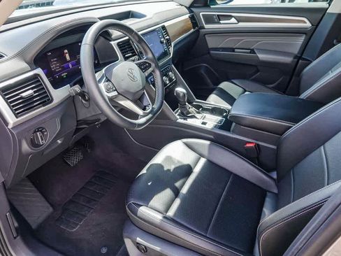Used 2022 Volkswagen Atlas SE w/ Panoramic Sunroof Package image 16