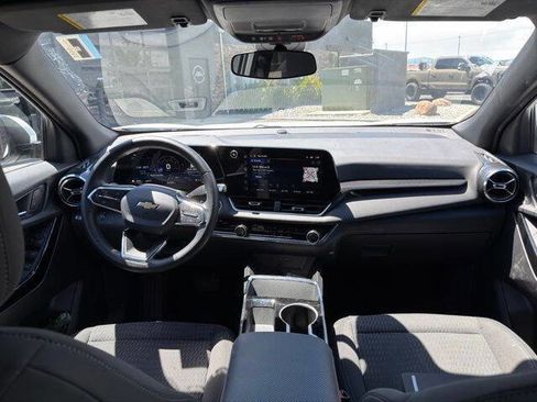 Used 2025 Chevrolet Equinox LT AWD/4WD image 10