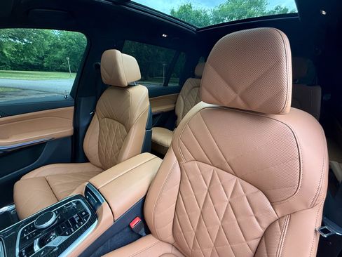 Used 2025 BMW X7 xDrive40i w/ M Sport Package AWD/4WD image 10