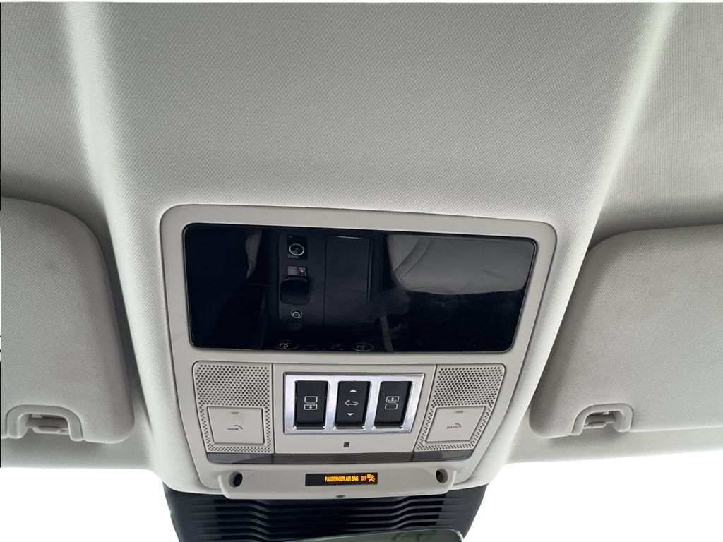 Used 2025 Land Rover Discovery Dynamic SE AWD/4WD image 48