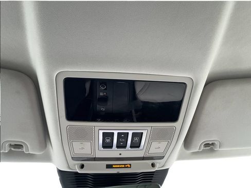 Used 2025 Land Rover Discovery Dynamic SE AWD/4WD image 48