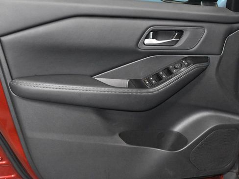 Certified 2026 Nissan Rogue SV AWD/4WD image 4