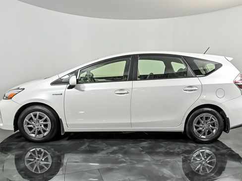 Used 2017 Toyota Prius V Four FWD image 6