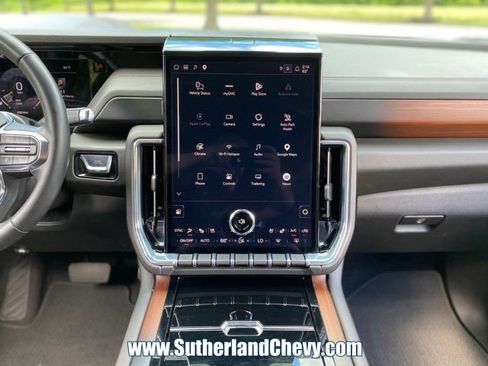 Used 2025 GMC Yukon Denali AWD/4WD image 30