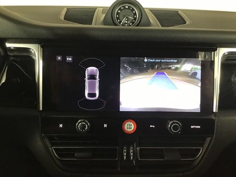 Certified 2026 Porsche Macan AWD/4WD image 36