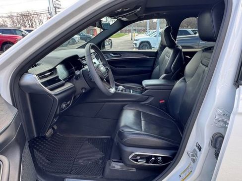 Used 2023 Jeep Grand Cherokee Overland w/ Luxury Tech Group IV image 20