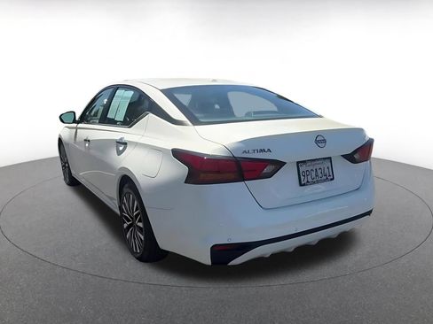 Used 2025 Nissan Altima 2.5 SV FWD image 11