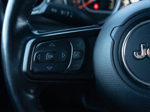 Used 2021 Jeep Gladiator Sport image 21