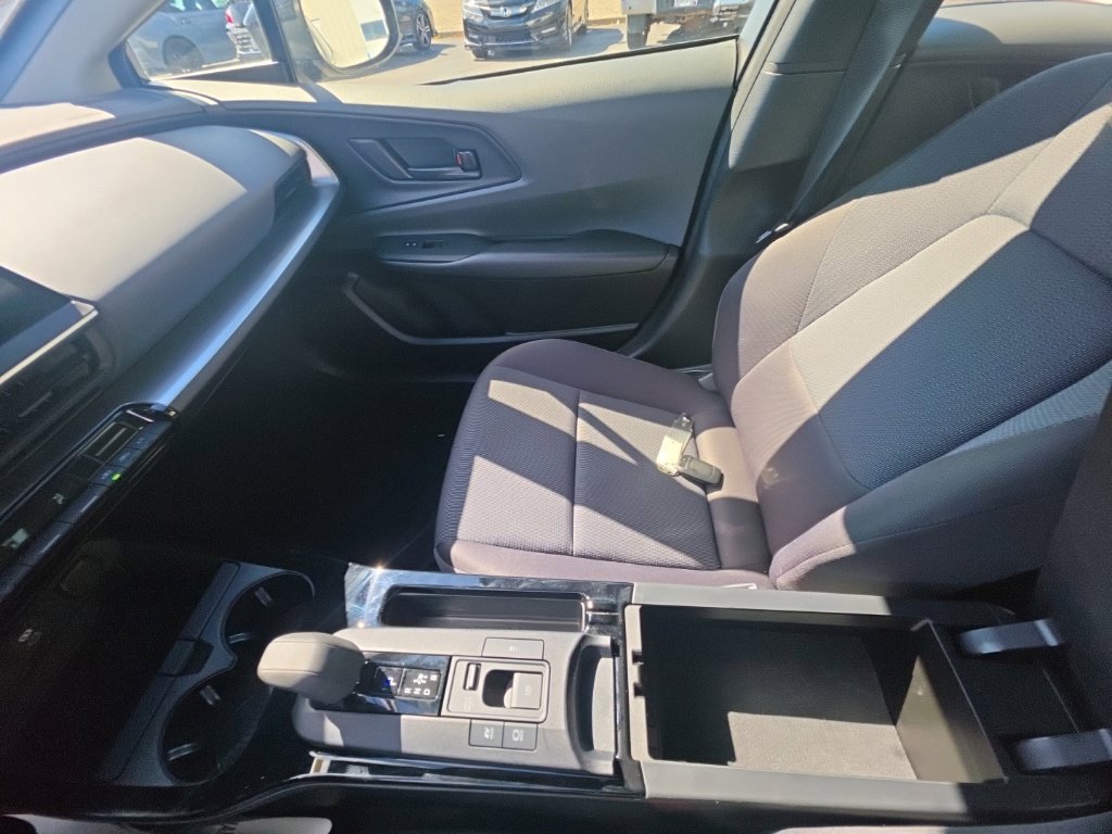 Used 2025 Toyota Prius LE FWD image 23