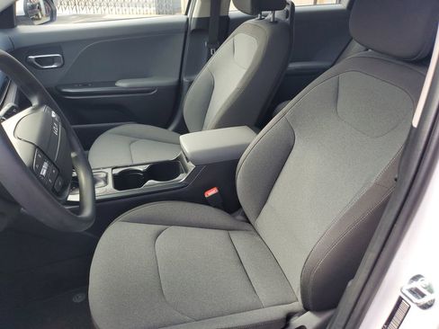 Used 2025 Kia K4 LXS image 17