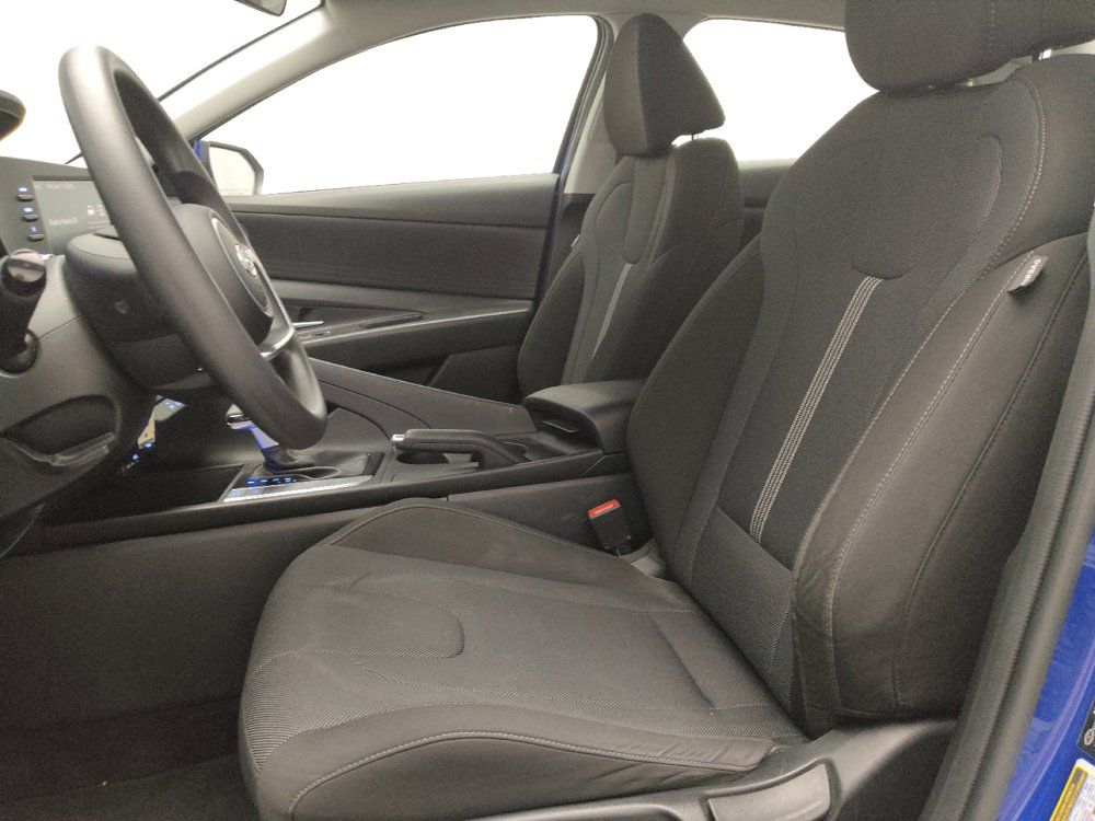 Used 2023 Hyundai Elantra SE FWD image 17