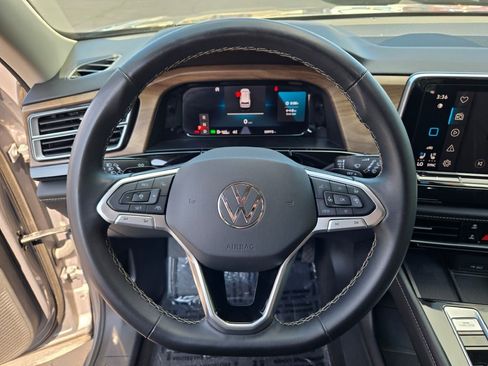 Used 2024 Volkswagen Atlas SE FWD image 35