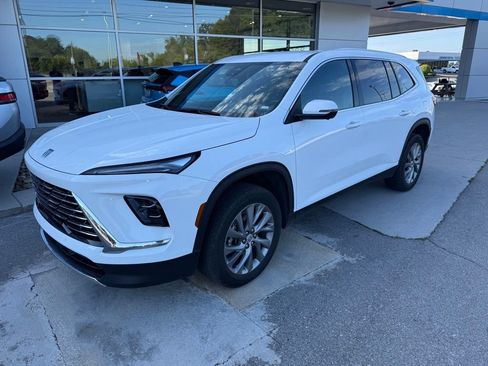 Used 2026 Buick Enclave Preferred FWD image 2