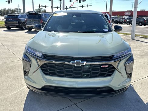 Used 2024 Chevrolet Trax RS w/ Sunroof Package image 3