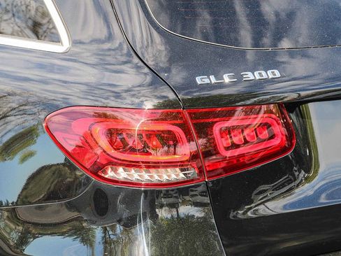 Used 2022 Mercedes-Benz GLC 300 image 11