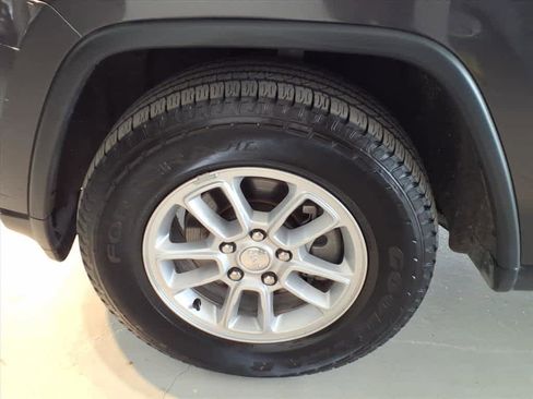 Used 2020 Jeep Grand Cherokee Laredo image 8