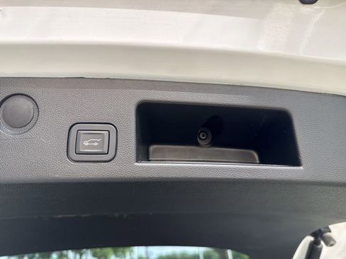 Used 2026 Chevrolet Equinox LT w/ Convenience Package II FWD image 32