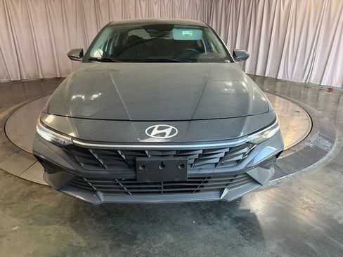 Used 2026 Hyundai Elantra Hybrid FWD image 2