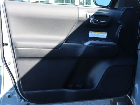 Used 2019 Toyota Tacoma TRD Off-Road image 19