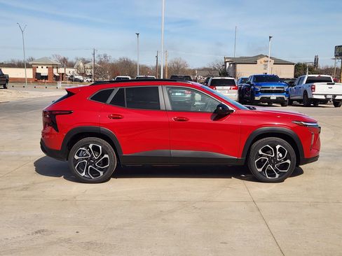 New 2026 Chevrolet Trax RS w/ Sunroof Package FWD image 7
