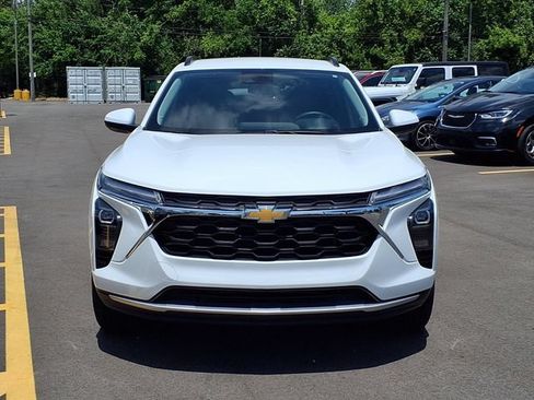 Used 2024 Chevrolet Trax LT w/ LT Convenience Package FWD image 23