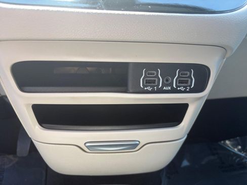 Used 2024 Chrysler Pacifica Touring-L FWD image 30