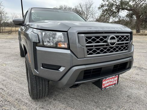 Used 2024 Nissan Frontier SV w/ Technology Package image 3