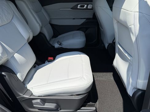New 2026 Ford Explorer Platinum AWD/4WD image 15