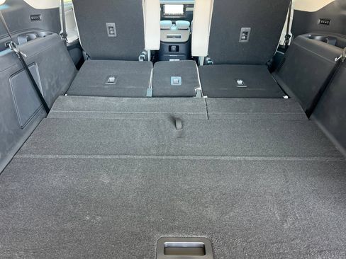 New 2026 Lincoln Navigator L Reserve AWD/4WD image 13