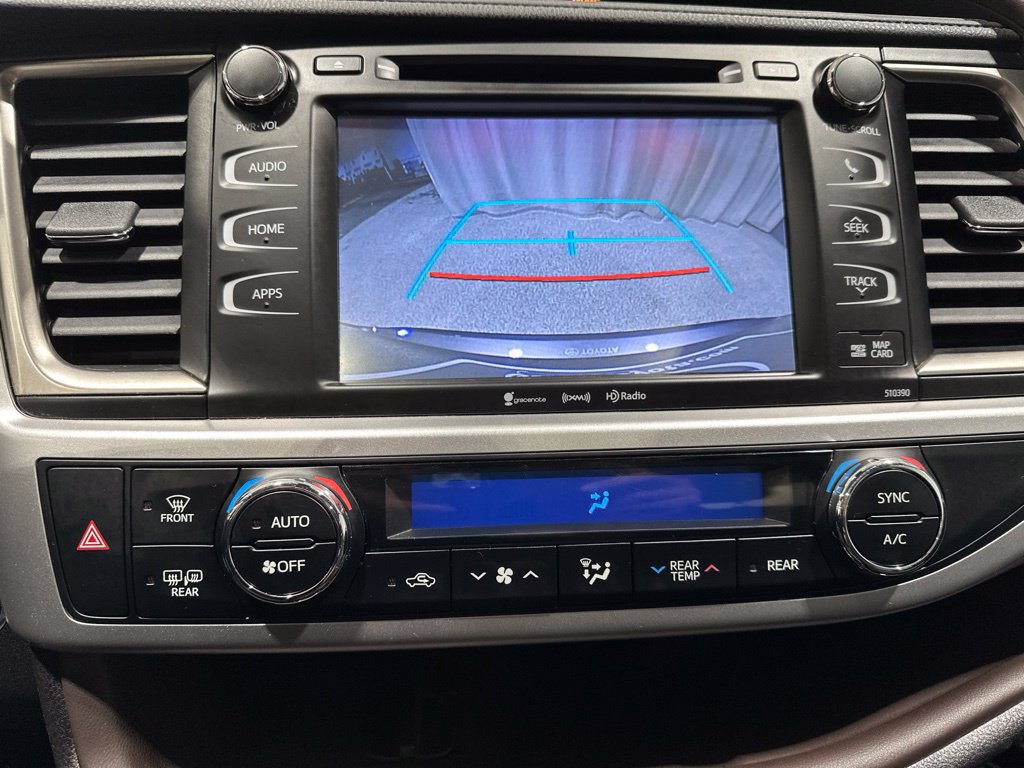 Used 2019 Toyota Highlander XLE AWD/4WD image 12