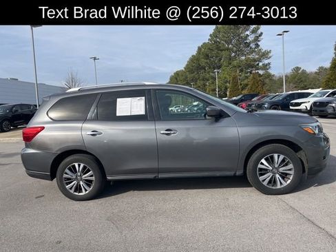 Used 2018 Nissan Pathfinder SV image 2