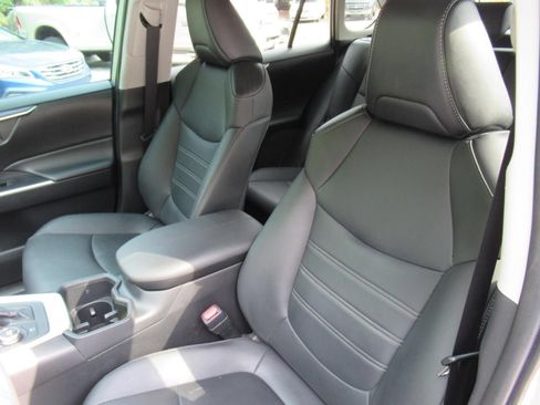 Used 2022 Toyota RAV4 XLE Premium AWD/4WD image 17