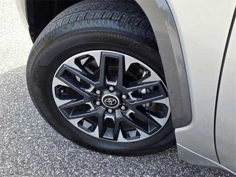 Used 2023 Toyota Tundra Limited image 38