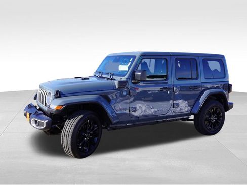 Certified 2025 Jeep Wrangler Unlimited Sahara w/ Safety Group image 10