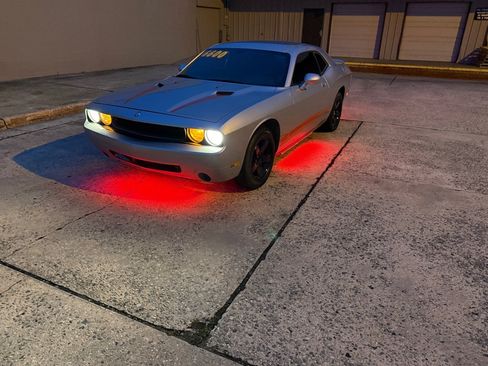 Used 2010 Dodge Challenger SE RWD image 13