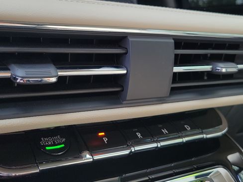 Used 2025 Lincoln Corsair FWD image 11