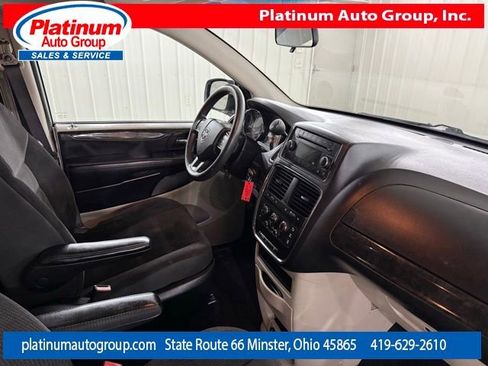 Used 2017 Dodge Grand Caravan SE FWD image 38