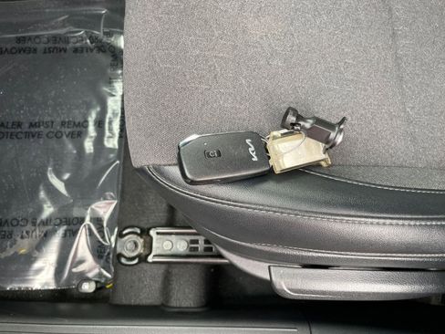 Used 2025 Kia Seltos S image 25