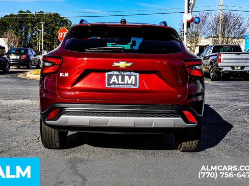 Used 2025 Chevrolet Trax LT w/ LT Convenience Package image 13